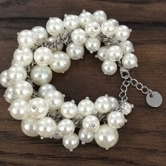 Abercrombie & Fitch Jewelry - Abercrombie & Fitch pearl bracelet